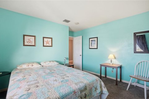 Condo in Redington Beach, Florida, 2 bedrooms  № 2232155 - photo 23