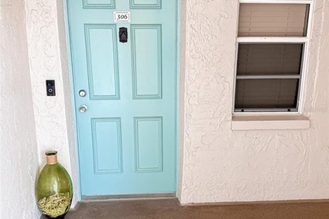 Condo in Redington Beach, Florida, 2 bedrooms  № 2232155 - photo 26