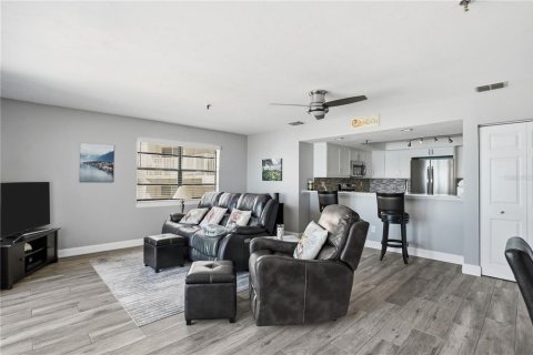 Condo in Redington Beach, Florida, 2 bedrooms  № 2232155 - photo 6