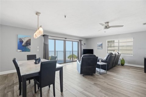 Condo in Redington Beach, Florida, 2 bedrooms  № 2232155 - photo 3
