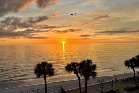 Condo in Redington Beach, Florida, 2 bedrooms  № 2232155 - photo 28