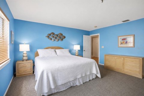Condo in Redington Beach, Florida, 2 bedrooms  № 2232155 - photo 19