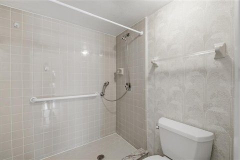 Condo in Altamonte Springs, Florida, 2 bedrooms  № 2092066 - photo 15