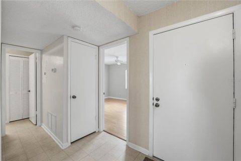 Condo in Altamonte Springs, Florida, 2 bedrooms  № 2092066 - photo 18