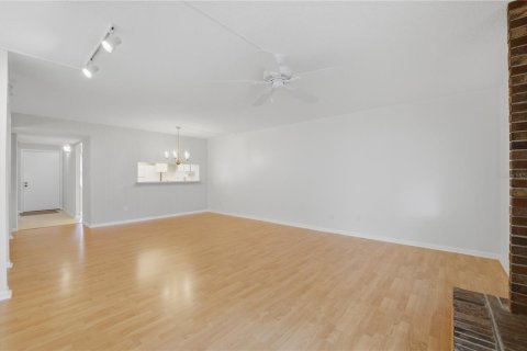 Condo in Altamonte Springs, Florida, 2 bedrooms  № 2092066 - photo 10