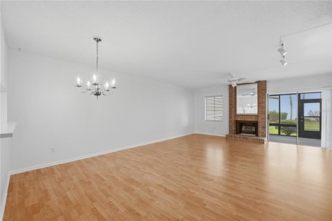 Condo in Altamonte Springs, Florida, 2 bedrooms  № 2092066 - photo 11