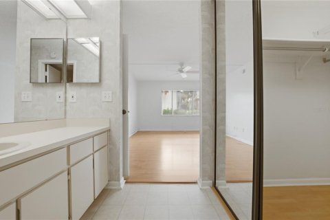 Condo in Altamonte Springs, Florida, 2 bedrooms  № 2092066 - photo 14