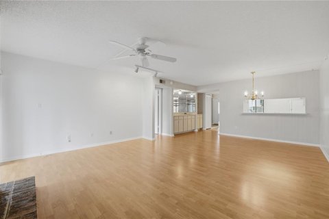 Condo in Altamonte Springs, Florida, 2 bedrooms  № 2092066 - photo 13