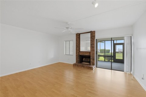 Condo in Altamonte Springs, Florida, 2 bedrooms  № 2092066 - photo 12