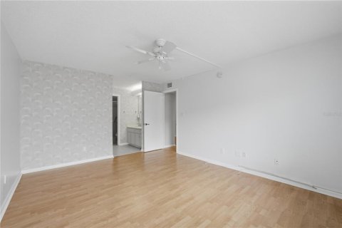 Condo in Altamonte Springs, Florida, 2 bedrooms  № 2092066 - photo 17