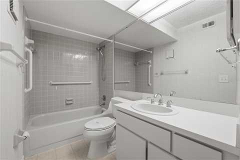 Condo in Altamonte Springs, Florida, 2 bedrooms  № 2092066 - photo 19