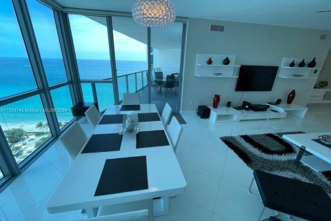 Condominio en alquiler en Hollywood, Florida, 2 dormitorios, 161 m2 № 1976189 - foto 5