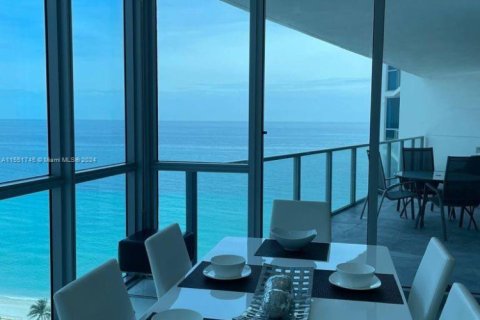 Condominio en alquiler en Hollywood, Florida, 2 dormitorios, 161 m2 № 1976189 - foto 8