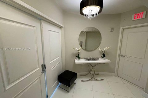 Condominio en alquiler en Hollywood, Florida, 2 dormitorios, 161 m2 № 1976189 - foto 11