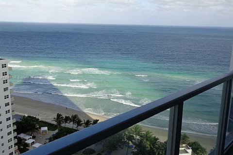 Condominio en alquiler en Hollywood, Florida, 2 dormitorios, 161 m2 № 1976189 - foto 4