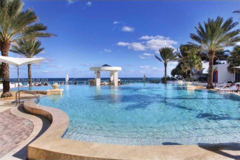 Condominio en alquiler en Hollywood, Florida, 2 dormitorios, 161 m2 № 1976189 - foto 1