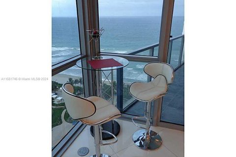 Condominio en alquiler en Hollywood, Florida, 2 dormitorios, 161 m2 № 1976189 - foto 20