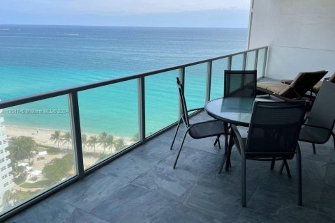 Condominio en alquiler en Hollywood, Florida, 2 dormitorios, 161 m2 № 1976189 - foto 3