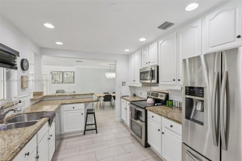 Villa ou maison à vendre à Fort Lauderdale, Floride: 4 chambres, 207.17 m2 № 1974063 - photo 27