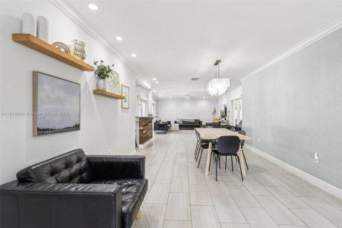 Villa ou maison à vendre à Fort Lauderdale, Floride: 4 chambres, 207.17 m2 № 1974063 - photo 11