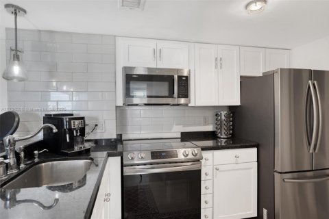 Condominio en venta en Miami, Florida, 2 dormitorios, 91.51 m2 № 1712809 - foto 13