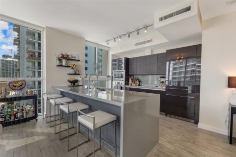 Condominio en alquiler en Miami, Florida, 2 dormitorios, 105.35 m2 № 2058855 - foto 3
