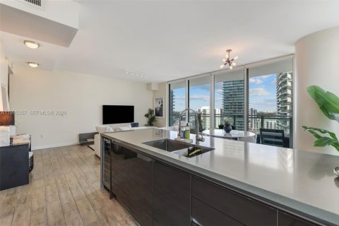 Condominio en alquiler en Miami, Florida, 2 dormitorios, 105.35 m2 № 2058855 - foto 8