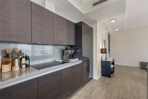 Condominio en alquiler en Miami, Florida, 2 dormitorios, 105.35 m2 № 2058855 - foto 7