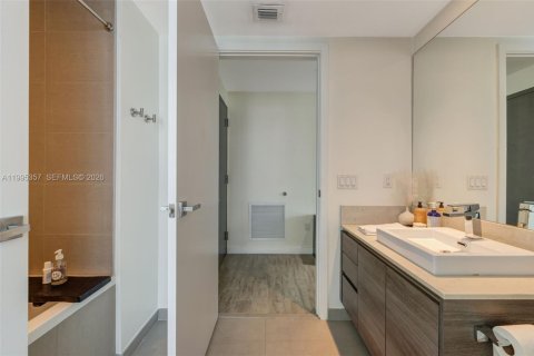 Condominio en alquiler en Miami, Florida, 2 dormitorios, 105.35 m2 № 2058855 - foto 23