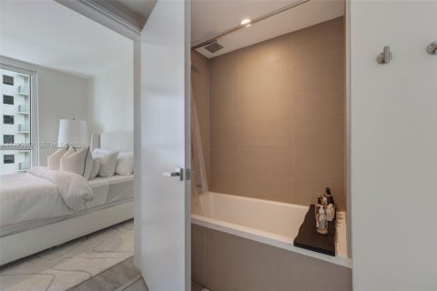 Condominio en alquiler en Miami, Florida, 2 dormitorios, 105.35 m2 № 2058855 - foto 24