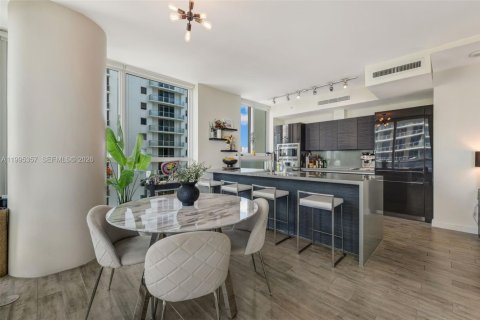 Condominio en alquiler en Miami, Florida, 2 dormitorios, 105.35 m2 № 2058855 - foto 10