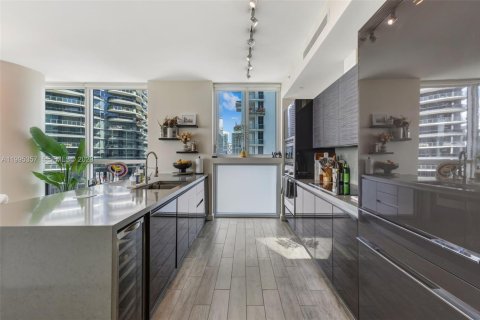 Condominio en alquiler en Miami, Florida, 2 dormitorios, 105.35 m2 № 2058855 - foto 4