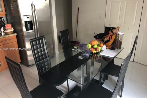 Casa en alquiler en Doral, Florida, 3 dormitorios, 210.98 m2 № 1975385 - foto 8