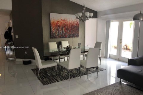 Casa en alquiler en Doral, Florida, 3 dormitorios, 210.98 m2 № 1975385 - foto 6