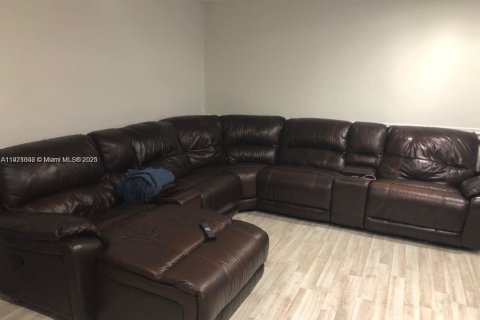 Casa en alquiler en Doral, Florida, 3 dormitorios, 210.98 m2 № 1975385 - foto 22