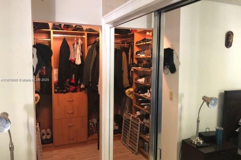 Casa en alquiler en Doral, Florida, 3 dormitorios, 210.98 m2 № 1975385 - foto 19