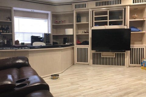 Casa en alquiler en Doral, Florida, 3 dormitorios, 210.98 m2 № 1975385 - foto 23