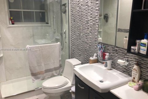 Casa en alquiler en Doral, Florida, 3 dormitorios, 210.98 m2 № 1975385 - foto 16