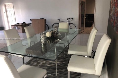 Casa en alquiler en Doral, Florida, 3 dormitorios, 210.98 m2 № 1975385 - foto 7