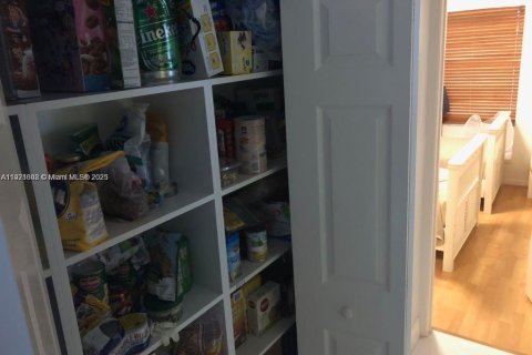 Casa en alquiler en Doral, Florida, 3 dormitorios, 210.98 m2 № 1975385 - foto 12