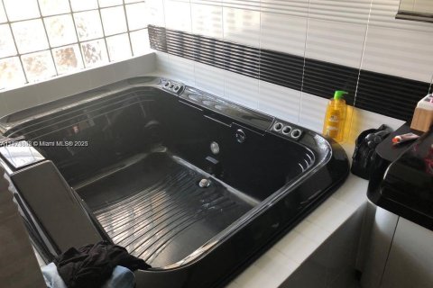 Casa en alquiler en Doral, Florida, 3 dormitorios, 210.98 m2 № 1975385 - foto 20