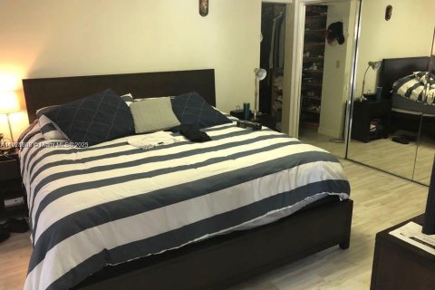 Casa en alquiler en Doral, Florida, 3 dormitorios, 210.98 m2 № 1975385 - foto 18