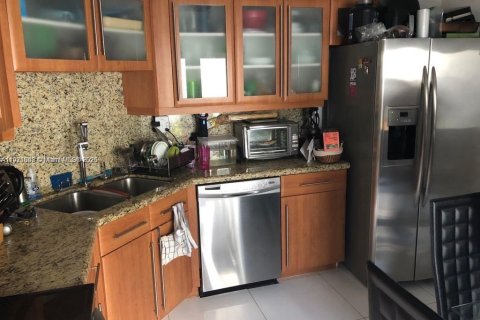 Casa en alquiler en Doral, Florida, 3 dormitorios, 210.98 m2 № 1975385 - foto 9