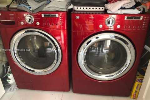 Casa en alquiler en Doral, Florida, 3 dormitorios, 210.98 m2 № 1975385 - foto 13