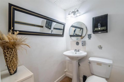 Commercial property in Pembroke Pines, Florida № 2032859 - photo 25