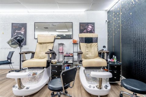 Commercial property in Pembroke Pines, Florida № 2032859 - photo 16