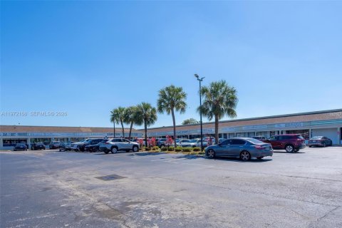 Commercial property in Pembroke Pines, Florida № 2032859 - photo 30