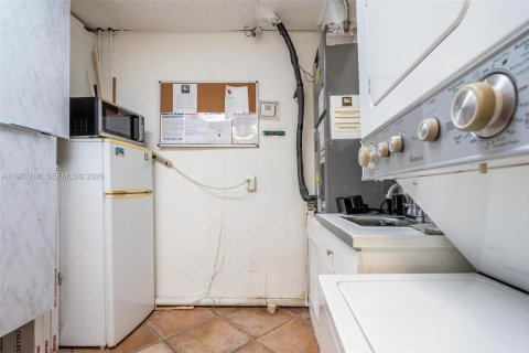 Commercial property in Pembroke Pines, Florida № 2032859 - photo 27