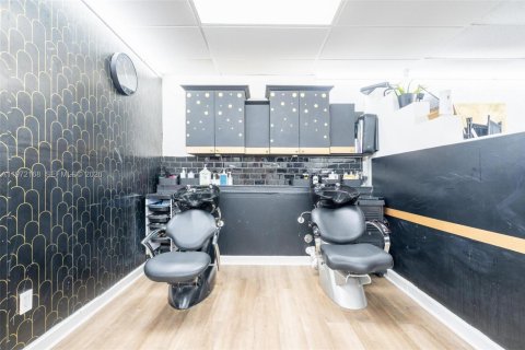 Commercial property in Pembroke Pines, Florida № 2032859 - photo 19