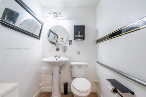 Commercial property in Pembroke Pines, Florida № 2032859 - photo 24